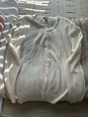 CreamWomen's Sweater with Buttons
